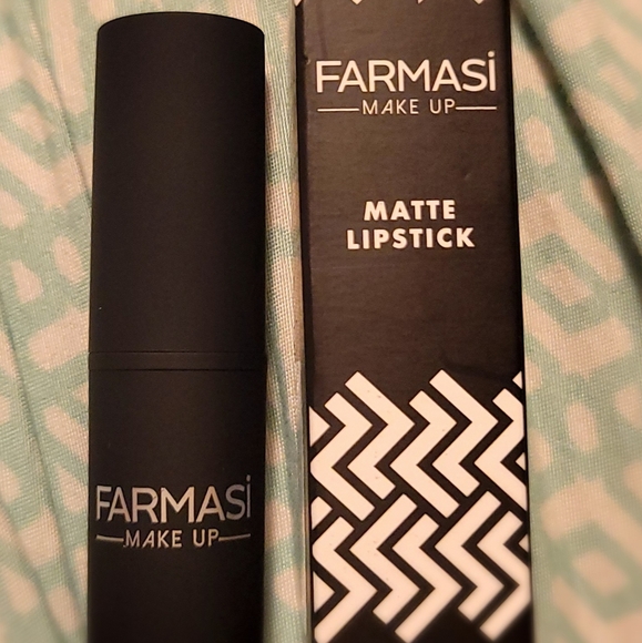 Farmasi lipstick - Picture 1 of 2